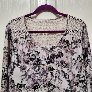 DR2 Blouse with Quarter Sleeve Blush Pink & Black Floral Print Size 1X Crochet